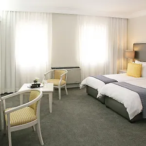 https://hollow-on-the-square.hotels-capetown.com