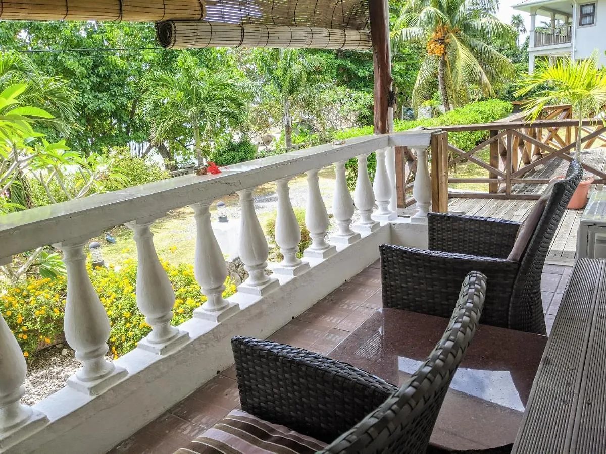Hotel The Beach House Beau Vallon  Beau Vallon (Mahe)